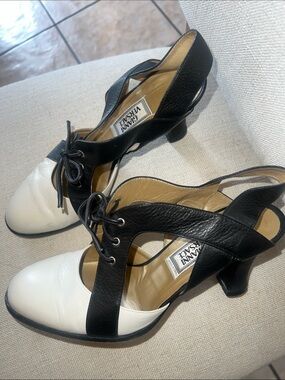 Rare Gianni Versace Black and cream  Leather Lace-Up Heels sz 37